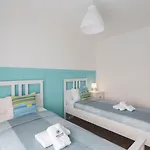 49 - Tiago's Surf House * Atouguia Da Baleia