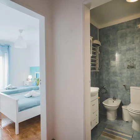 49 - Tiago's Surf House * Атогиа-да-Балейя