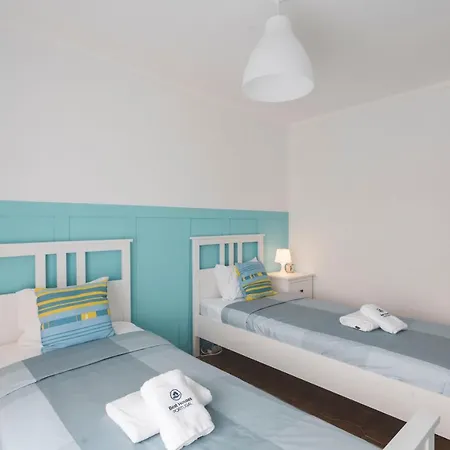 49 - Tiago's Surf House * Атогиа-да-Балейя